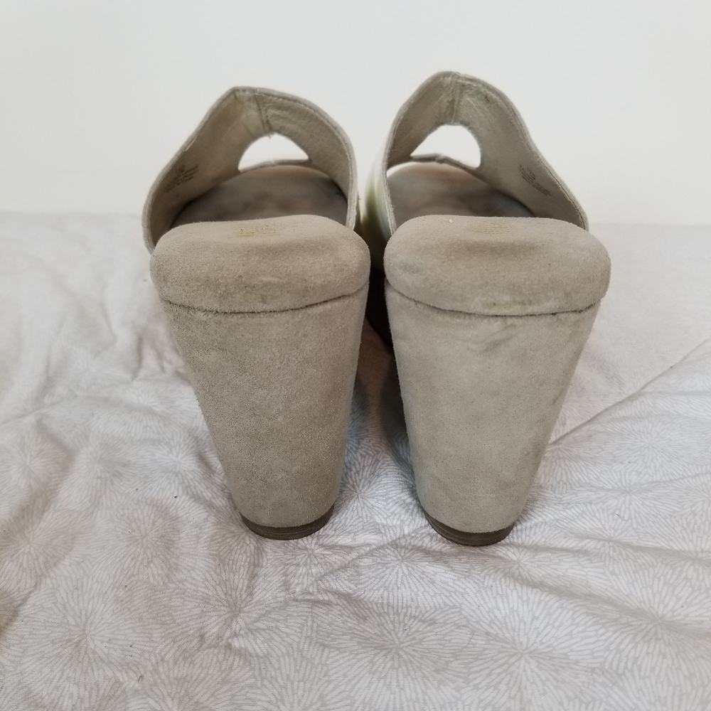 Natural Comfort white leather wide band platform sandals circle cutout detail 10 - Picture 4 of 8